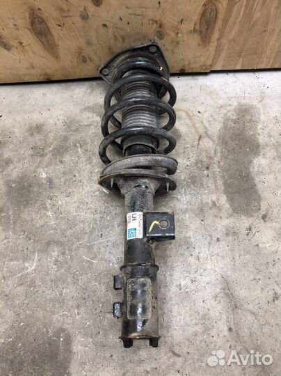 Стойка амортизатора левая в сборе hyundai elantra