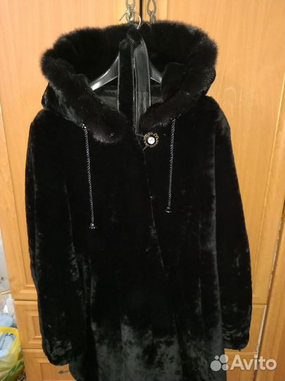 Мутоновая шубка с отделкой из норки