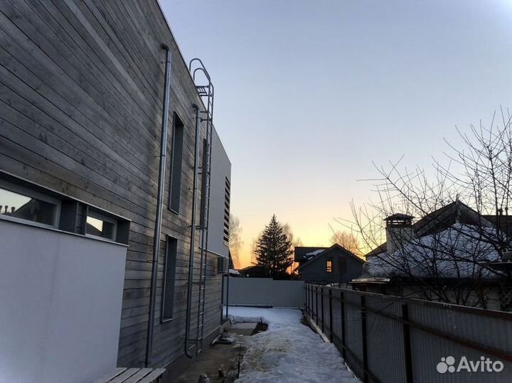 Лестница на крутой кровле