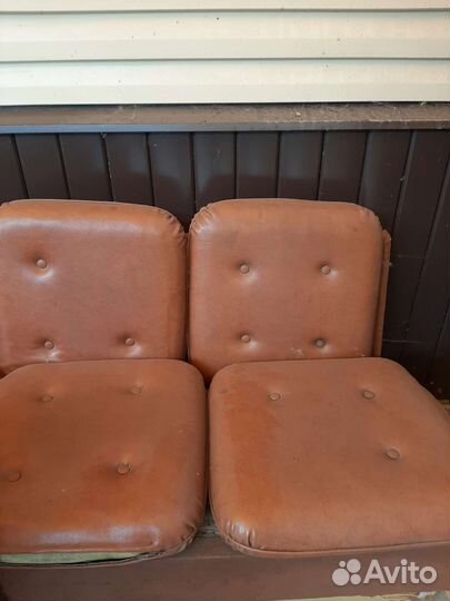 Кожаный диван бу