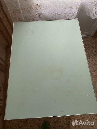 Стол кухонный