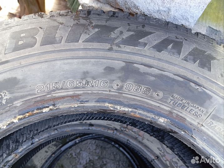 Bridgestone Blizzak VRX 215/65 R16