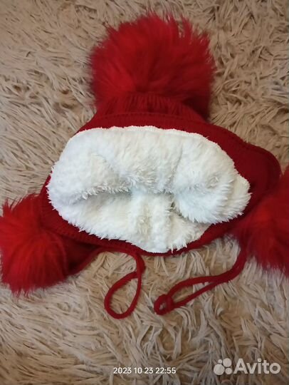 Шапка зимняя, манишка и варежки. Возраст 5-6 лет