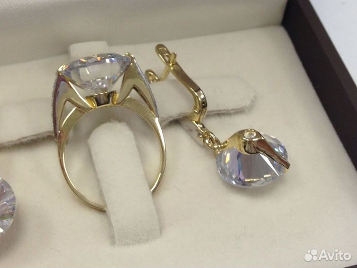 Комплект из золота с бриллиантами