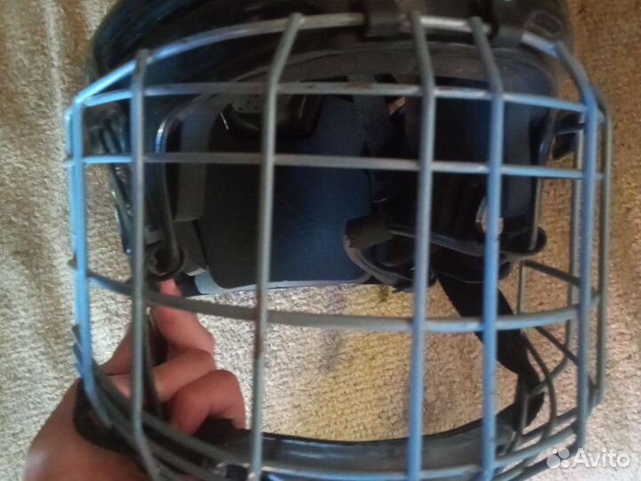 Хоккейный шлем