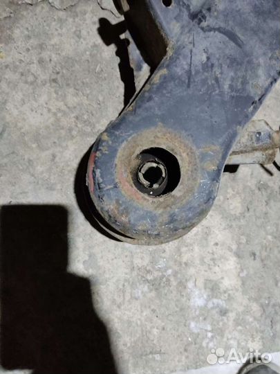 Подрамник на Мерседес Бенц w126