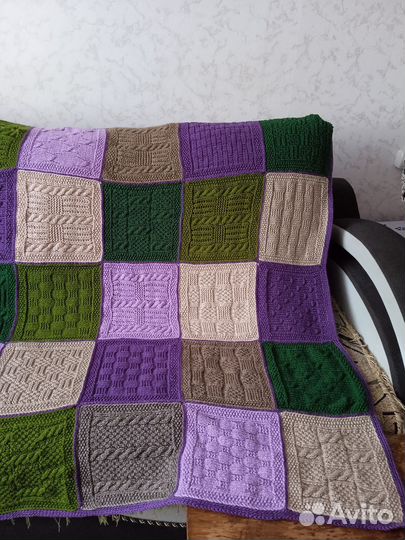 Плед связан спицами