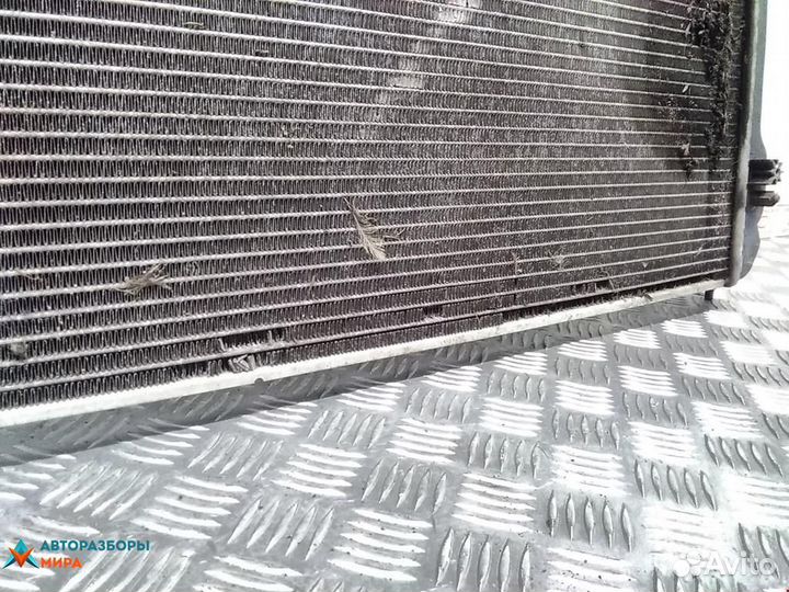 Радиатор (основной) Audi A4 B6 2005 8E0121251A