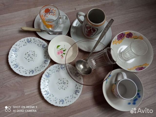 Тарелки, кружки, стаканы, вилка, поварешка