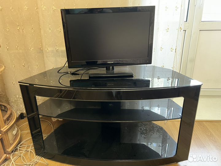 Стеклянная тумба под тв