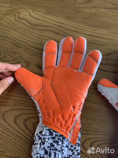 Футбольные вратарские перчатки