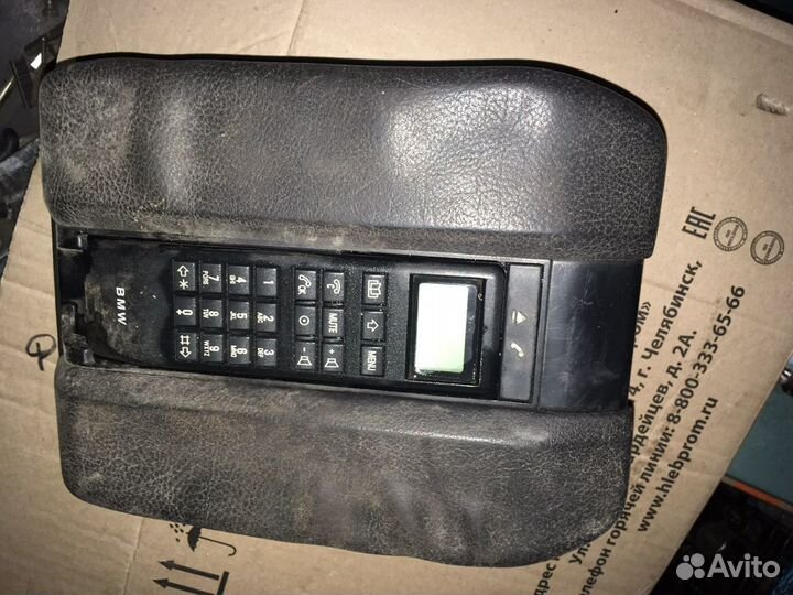 Подлокотник с телефоном