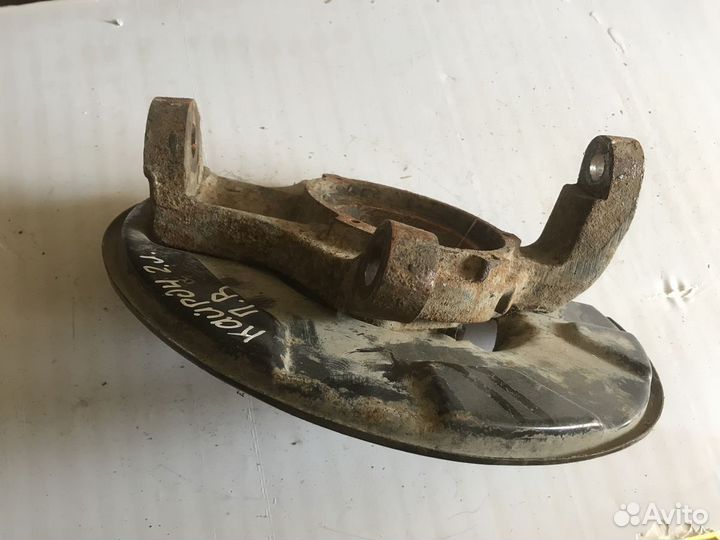 Кулак поворотный передний правый санг йонг кайрон