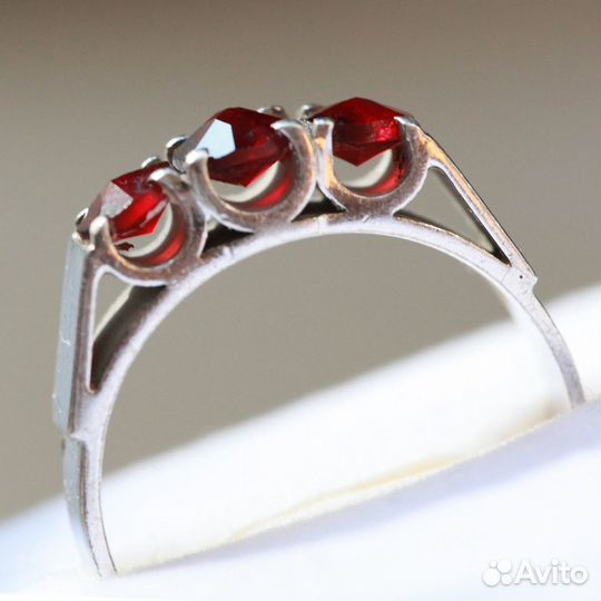 Серебряное кольцо с чешскими гранатами