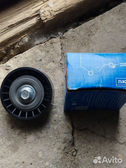 Ролик натяжной