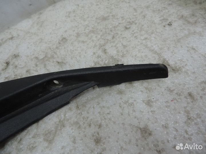 Уголок решётки стеклоочистителей правый Mazda 3 20