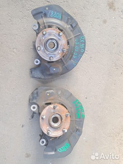 Поворотный кулак передний Lexus RX330-350