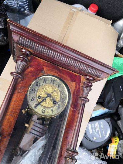 Старинные настенные часы с боем