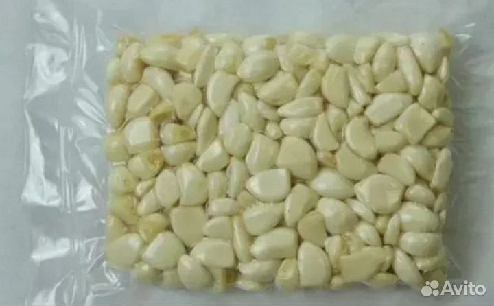 Очищенный чеснок