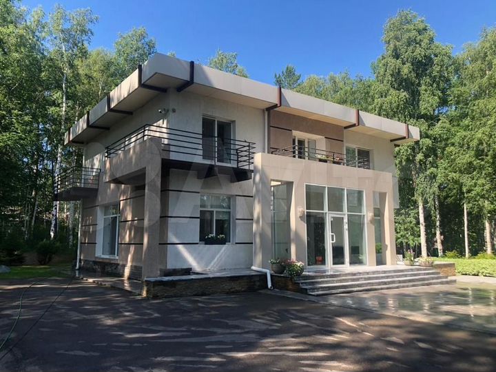 Дом 352 м² на участке 100 сот.