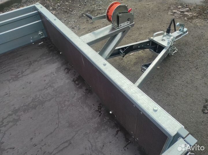 Легковой прицеп 3*1.5 с лебедкой