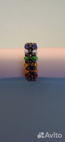 Кольцо из бисера чёрное с радужными вставками