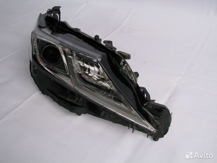 Toyota Camry V70 Фара передняя правая 2017+