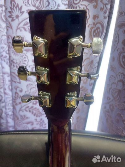 Акустическая гитара