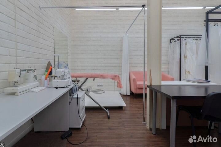 Свaдeбный caлон c пятидесяти тыcячнoй ayдитopиeй