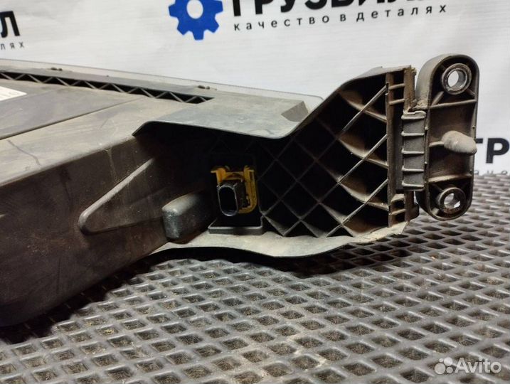 Фара противотуманная левая Volvo FH4 22332593