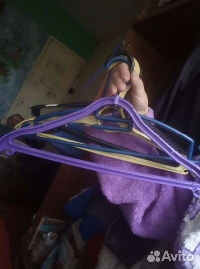 Вешалка для одежды напольная деревянная