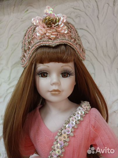 Кукла фарфоровая 40 см