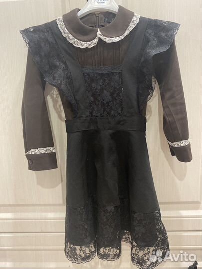 Платье школьное с белым и черным фартуком