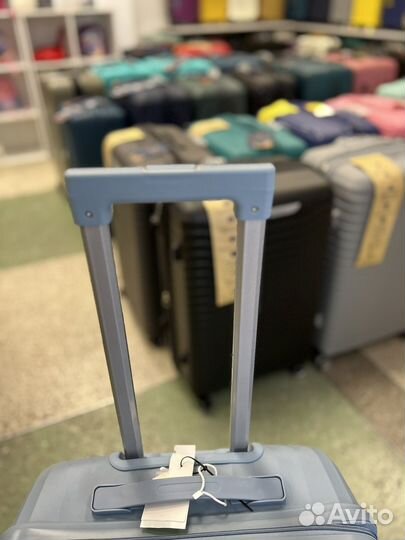 Чемодан м средний пластиковый