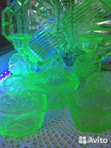 Штоф и рюмки урановое и зеленое стекло