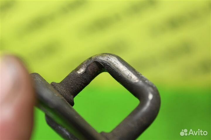 Петля замка багажника задняя Mazda Bongo SK82MN