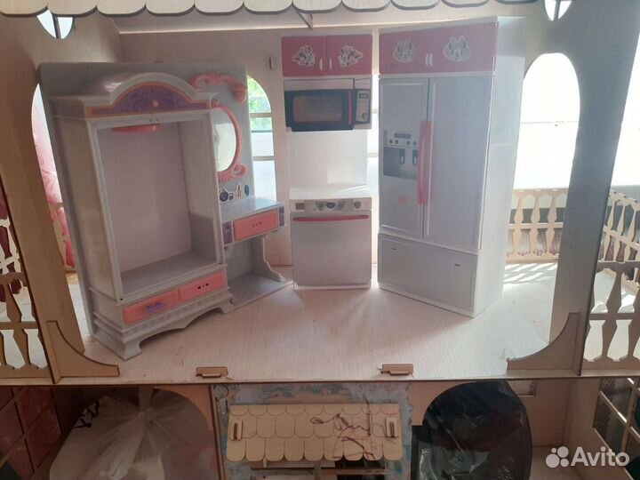 Кукольный домик с мебелью