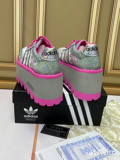 Кроссовки женские Adidas 's