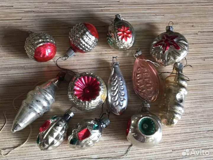 Игрушки и гирлянда ёлочные