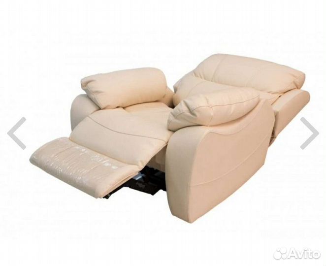 Наращивание ресниц на удобном кресле