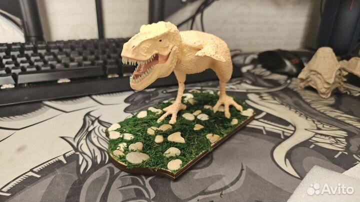 Фигурка курицы тирекса