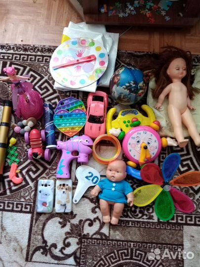 Игрушки разные много