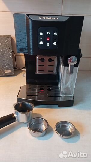 Кофеварка рожковая Redmond RCM-1511 черный