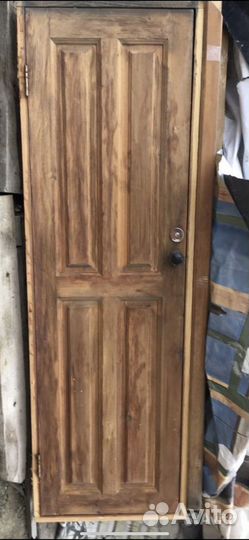 Дверь деревянный