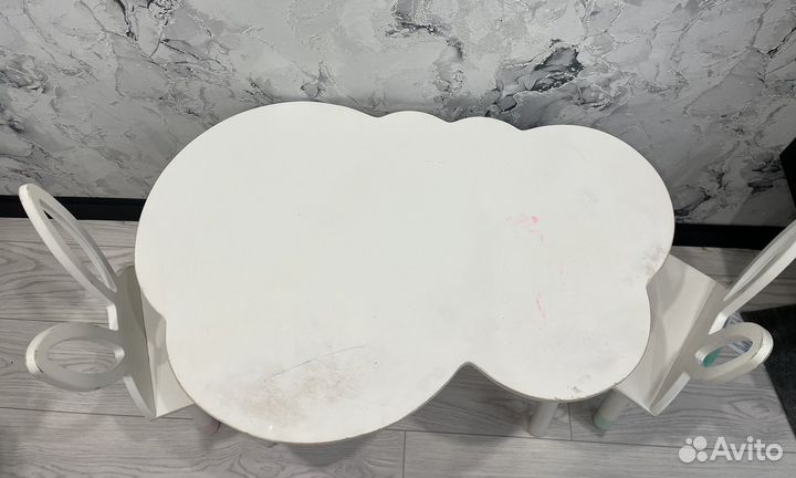 Детский стол и 2 стула