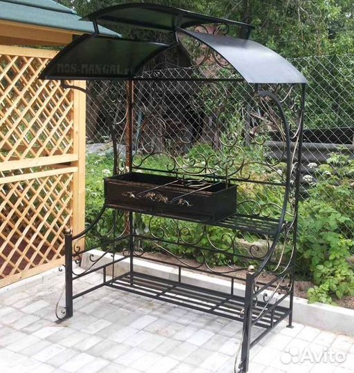 Мангал с крышей