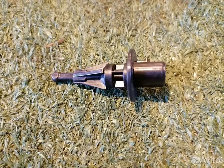 Датчик расхода воздуха 170400-6020 Mazda Familia b