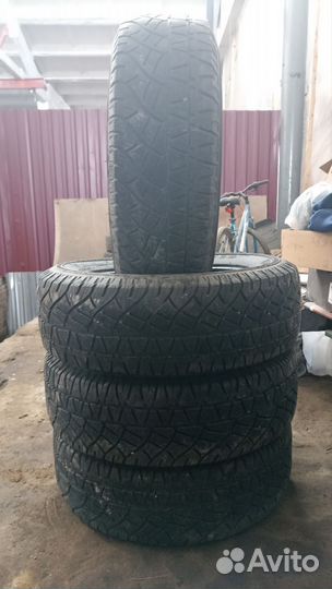 Michelin Latitude Cross 215/65 R16