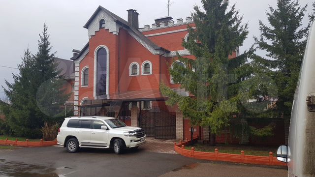 Коттедж 400 м² на участке 12 сот.