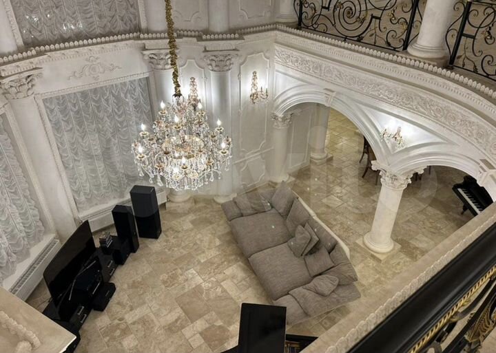 Дом 560 м² на участке 11,8 сот.